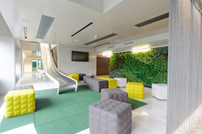 Lobby-Design-with-Slide-Microsoft-Vienna