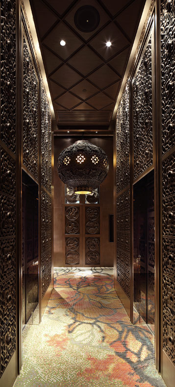 mira-moon-hotel-entrance-traditional-design